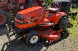 Kubota G1700 sitteklipper med frontkost og oppsamler
