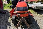 Kubota G1700 sitteklipper med frontkost og oppsamler