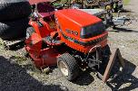 Kubota G1700 sitteklipper med frontkost og oppsamler