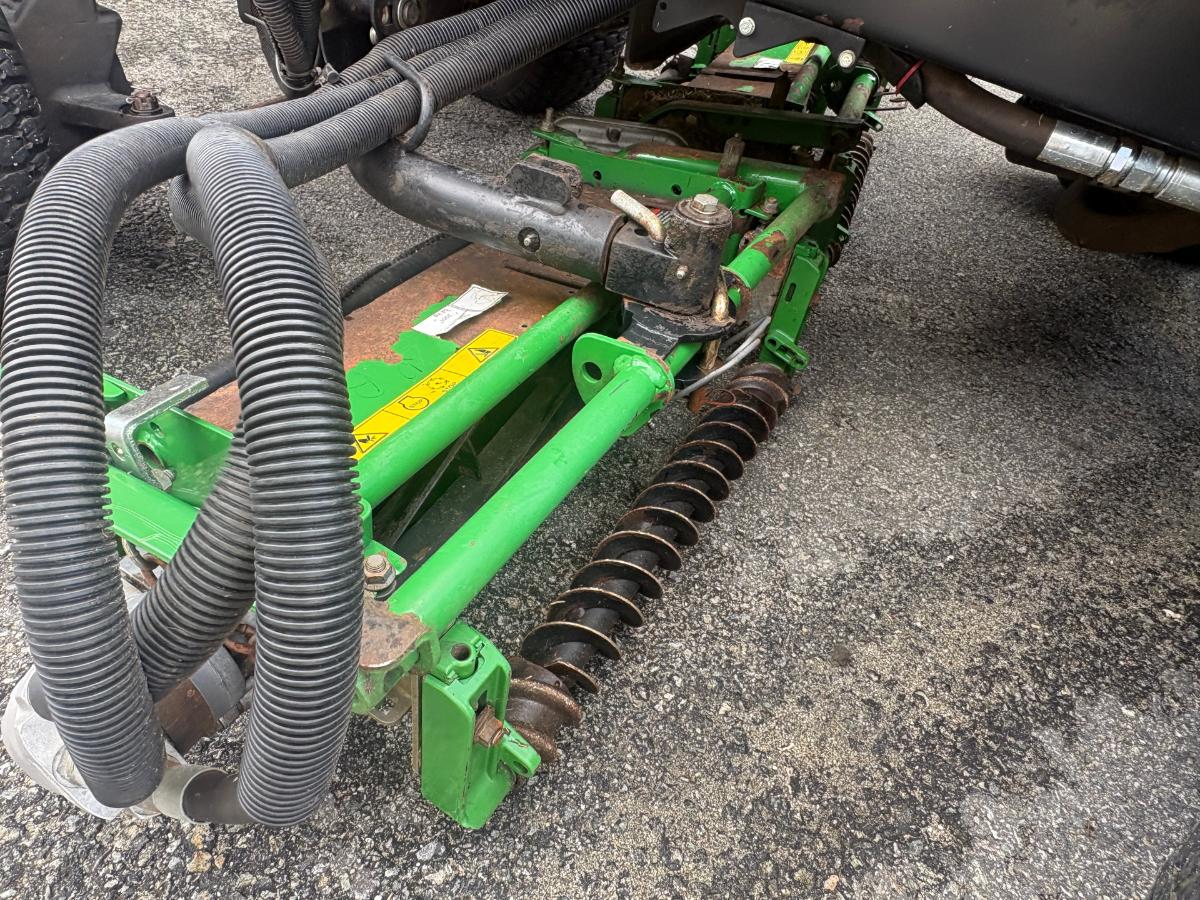 2002  John Deere Fairwayklipper – 5 aggregater – 2 000 timer 3235B 