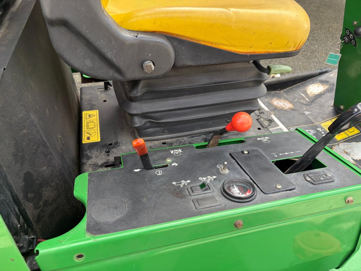 2002  John Deere Fairwayklipper – 5 aggregater – 2 000 timer 3235B 