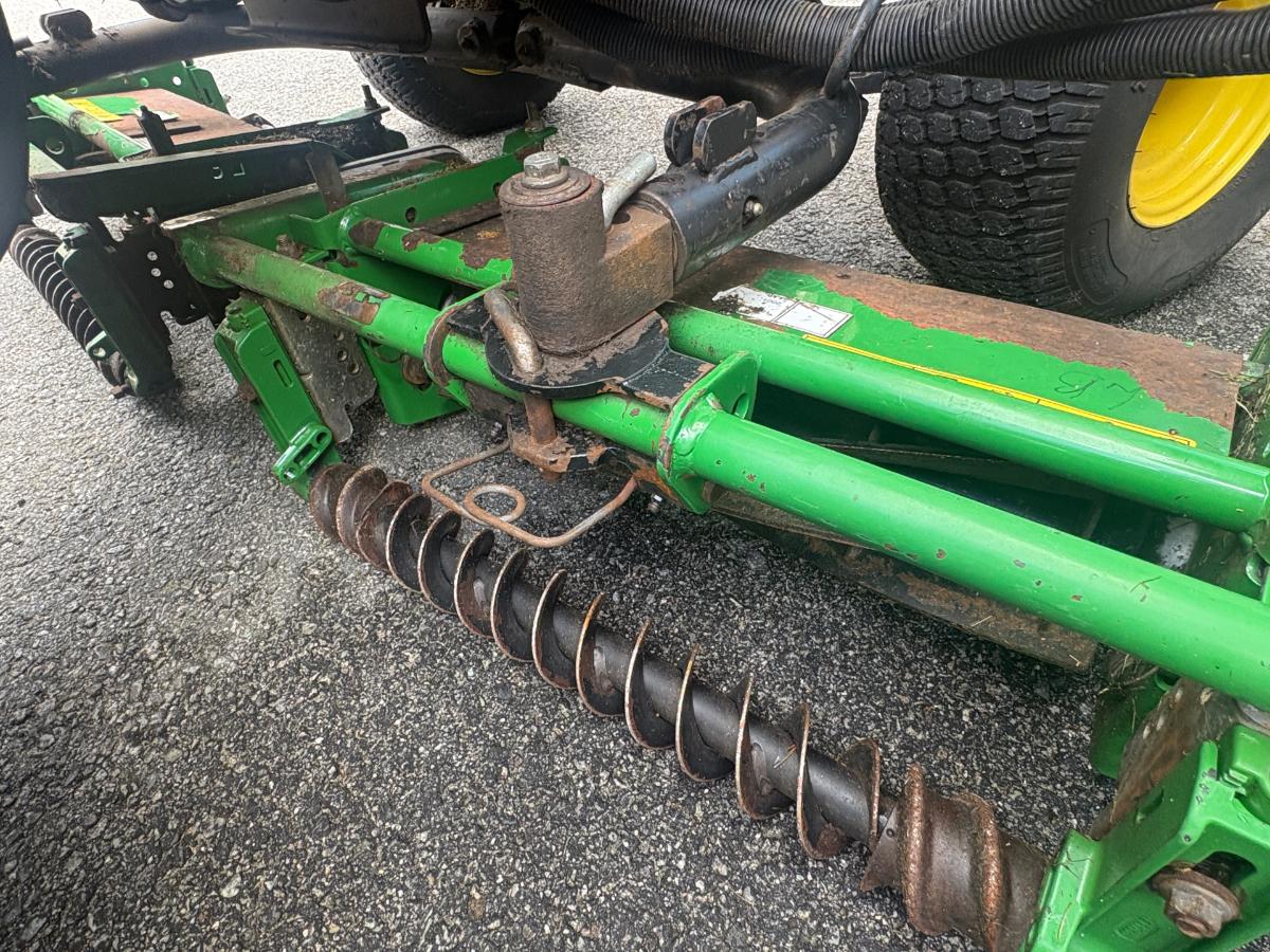 2002  John Deere Fairwayklipper – 5 aggregater – 2 000 timer 3235B 