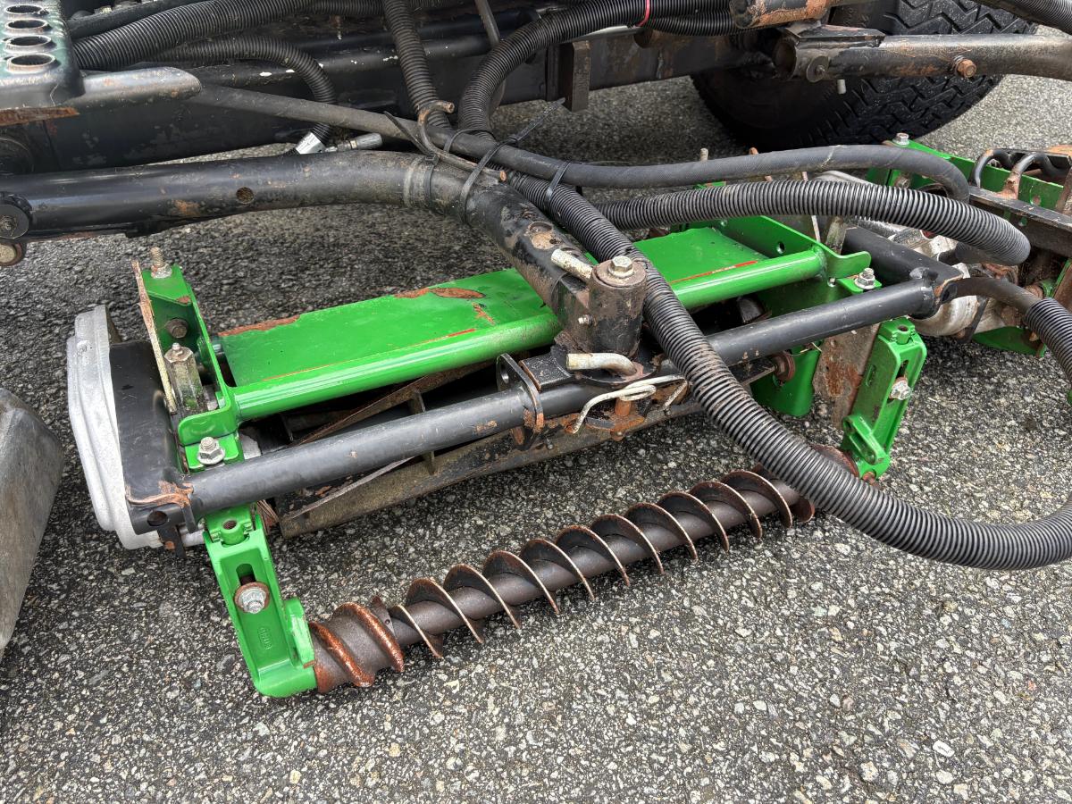 2002  John Deere Fairwayklipper – 5 aggregater – 2 000 timer 3235B 