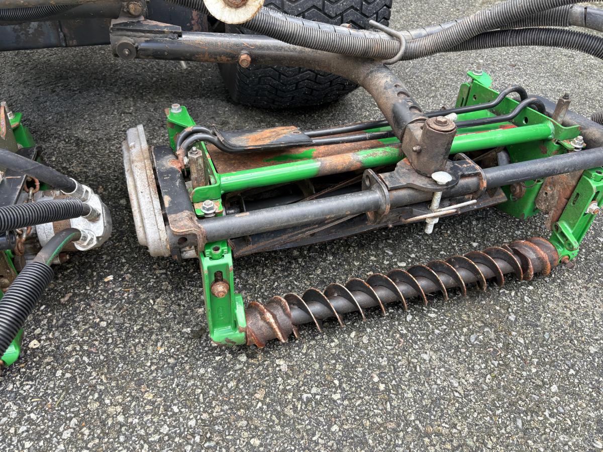 2002  John Deere Fairwayklipper – 5 aggregater – 2 000 timer 3235B 