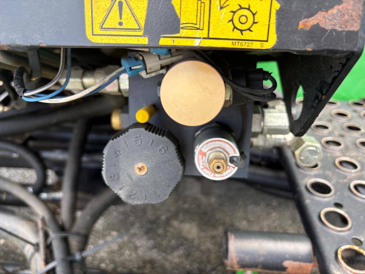 2002  John Deere Fairwayklipper – 5 aggregater – 2 000 timer 3235B 