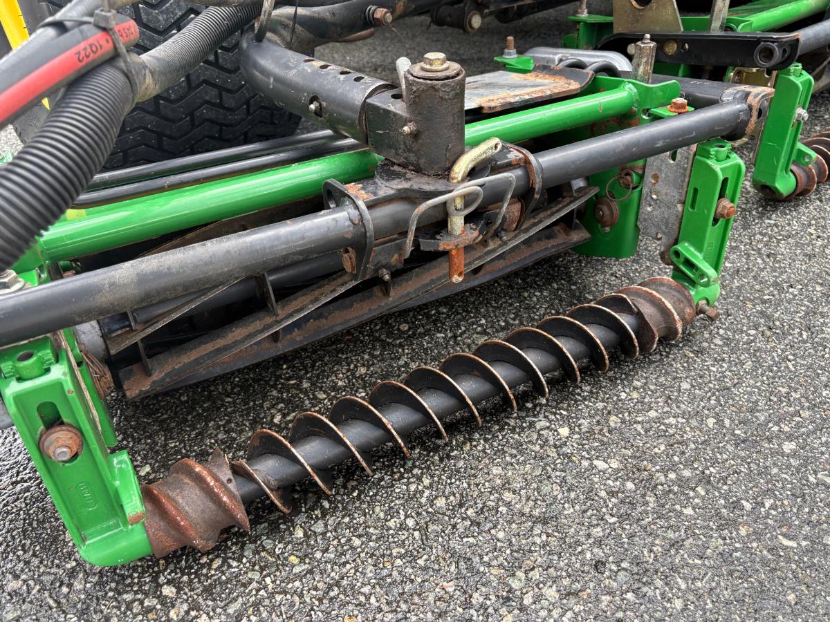 2002  John Deere Fairwayklipper – 5 aggregater – 2 000 timer 3235B 