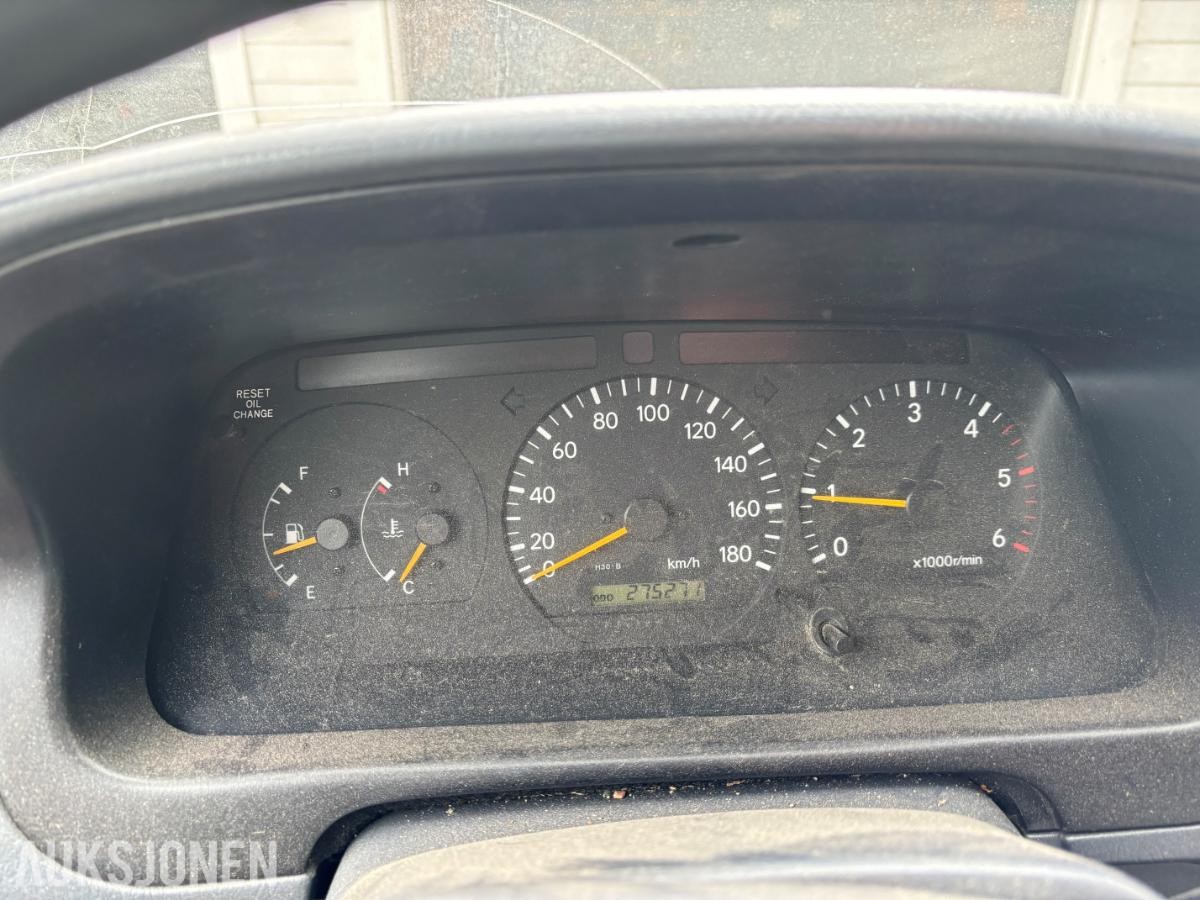 2006 Toyota HiAce 2.5 Diesel 102hk 4WD Innredning S+V dekk