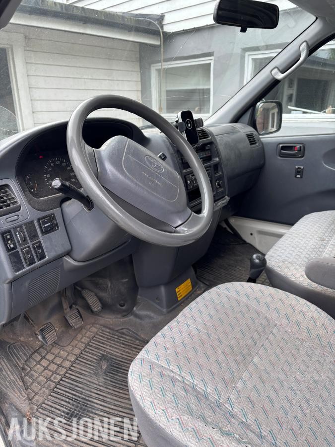 2006 Toyota HiAce 2.5 Diesel 102hk 4WD Innredning S+V dekk