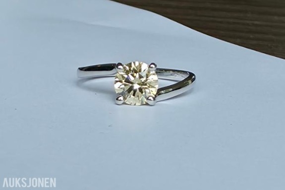 1.09CT ENSTENS DIAMANTRING I 14K GULL. HELT NATURLIG DIAMANT! TAKSTBREV OG SERTIFIKAT!