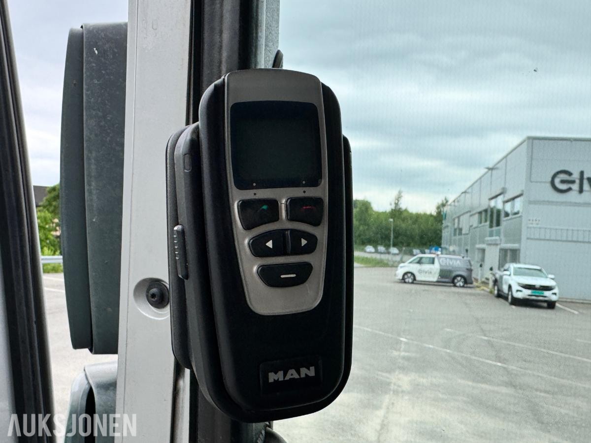 2014 MAN TGM 13.290 linjebil med kran og mannskapskurv