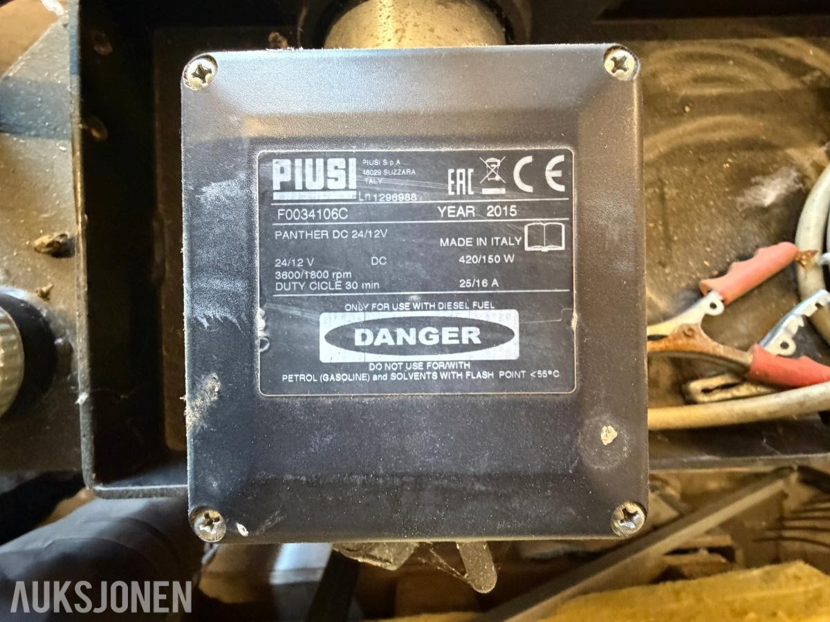 dieseltank   med pumpe og fyllepistol
