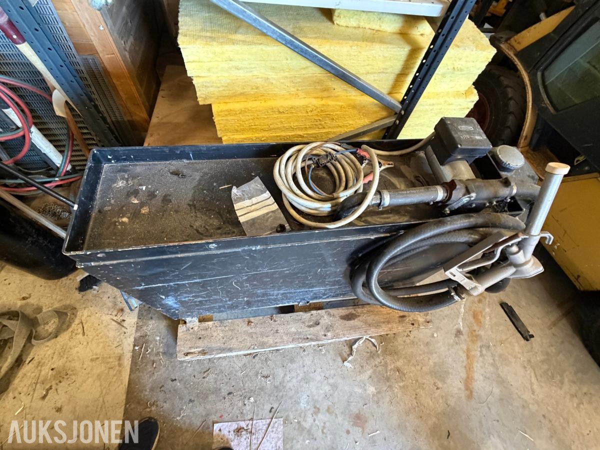 dieseltank   med pumpe og fyllepistol