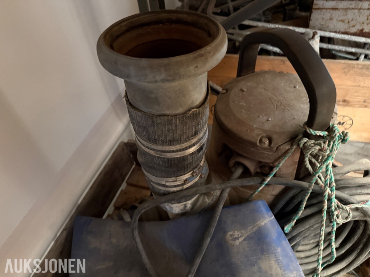 Kraftig elektrisk dykkpumpe 10 kW med slanger og tilbehør