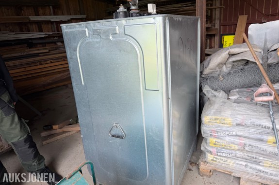 Roth 750 l. Diseltank m/pumpe