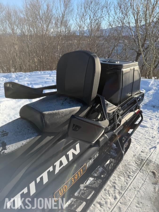 2025 Polaris 650 Titan Nordic Pro snøscooter med garanti