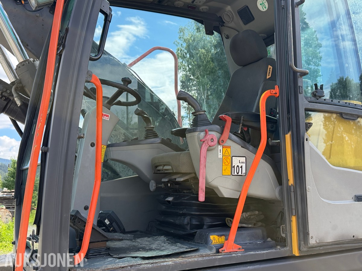 2008 Volvo EW160C med tiltrotator og skuffe