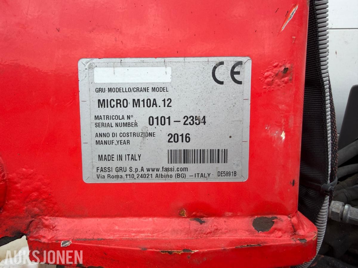 2018 Peugeot Boxer Planbil med Fassi-kran og verktøyskap