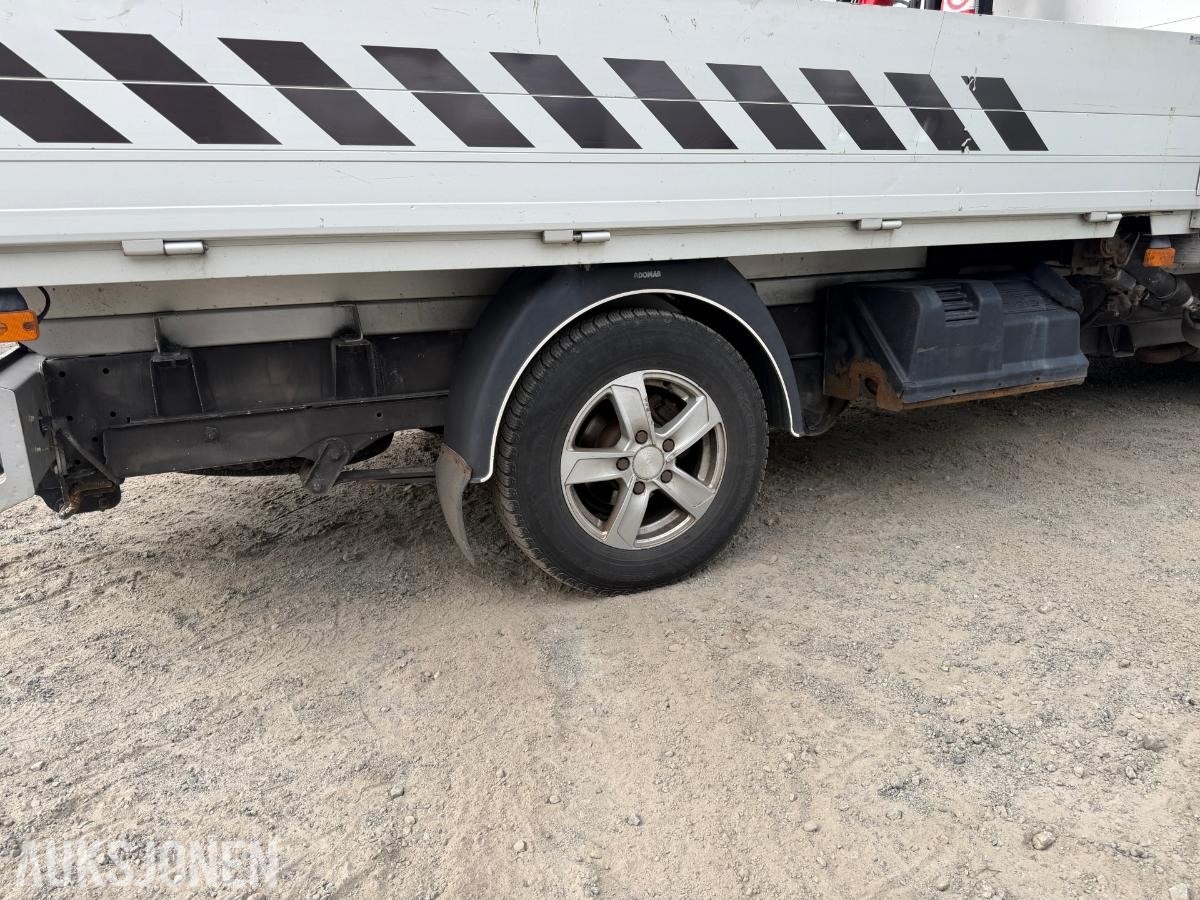 2018 Peugeot Boxer Planbil med Fassi-kran og verktøyskap