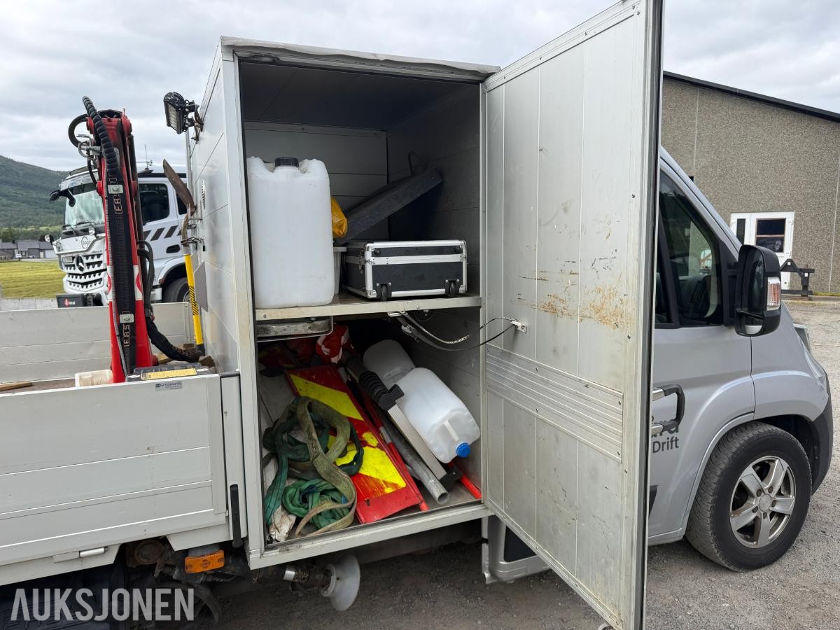 2018 Peugeot Boxer Planbil med Fassi-kran og verktøyskap
