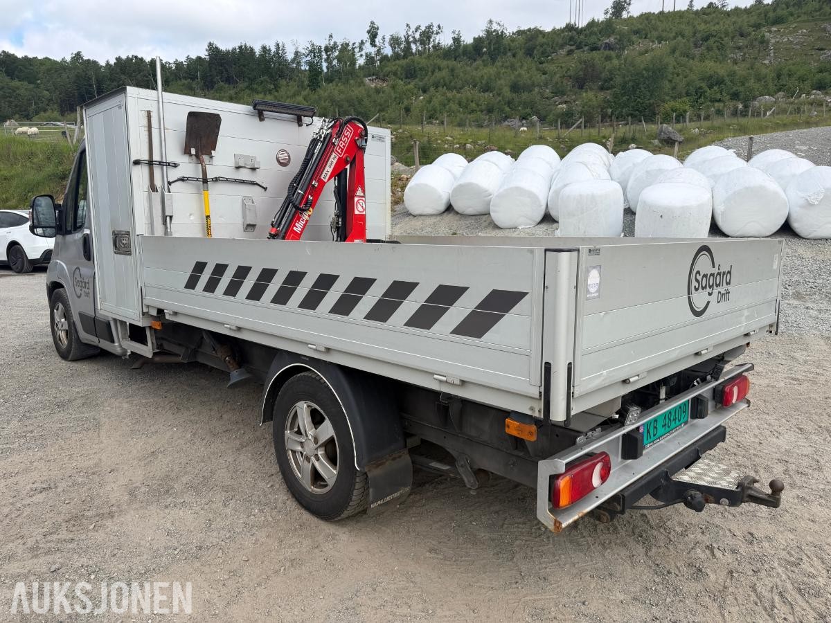 2018 Peugeot Boxer Planbil med Fassi-kran og verktøyskap