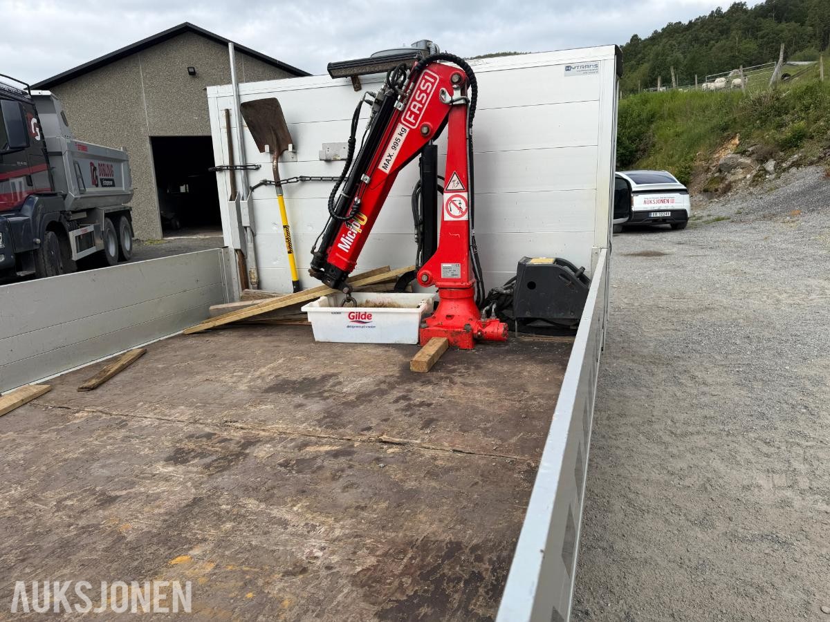 2018 Peugeot Boxer Planbil med Fassi-kran og verktøyskap