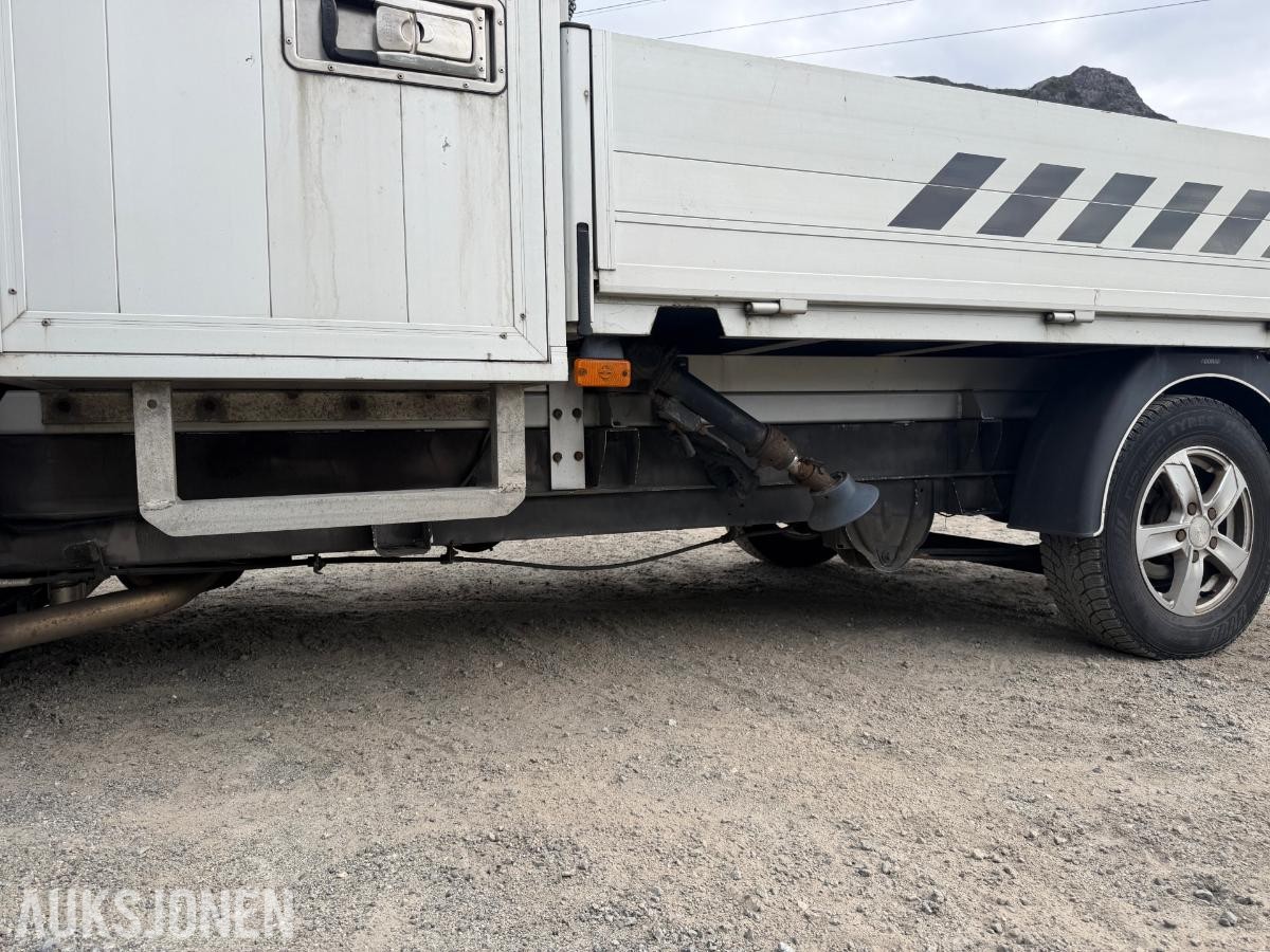 2018 Peugeot Boxer Planbil med Fassi-kran og verktøyskap