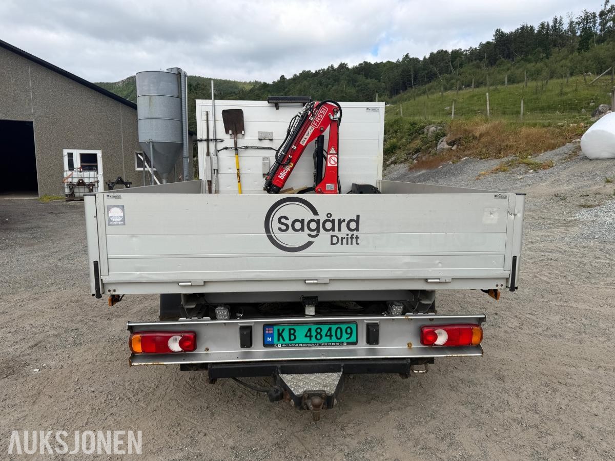 2018 Peugeot Boxer Planbil med Fassi-kran og verktøyskap
