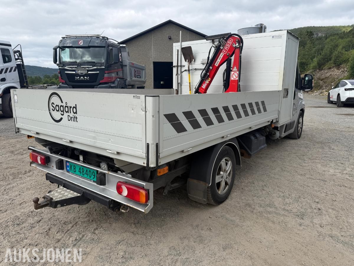 2018 Peugeot Boxer Planbil med Fassi-kran og verktøyskap