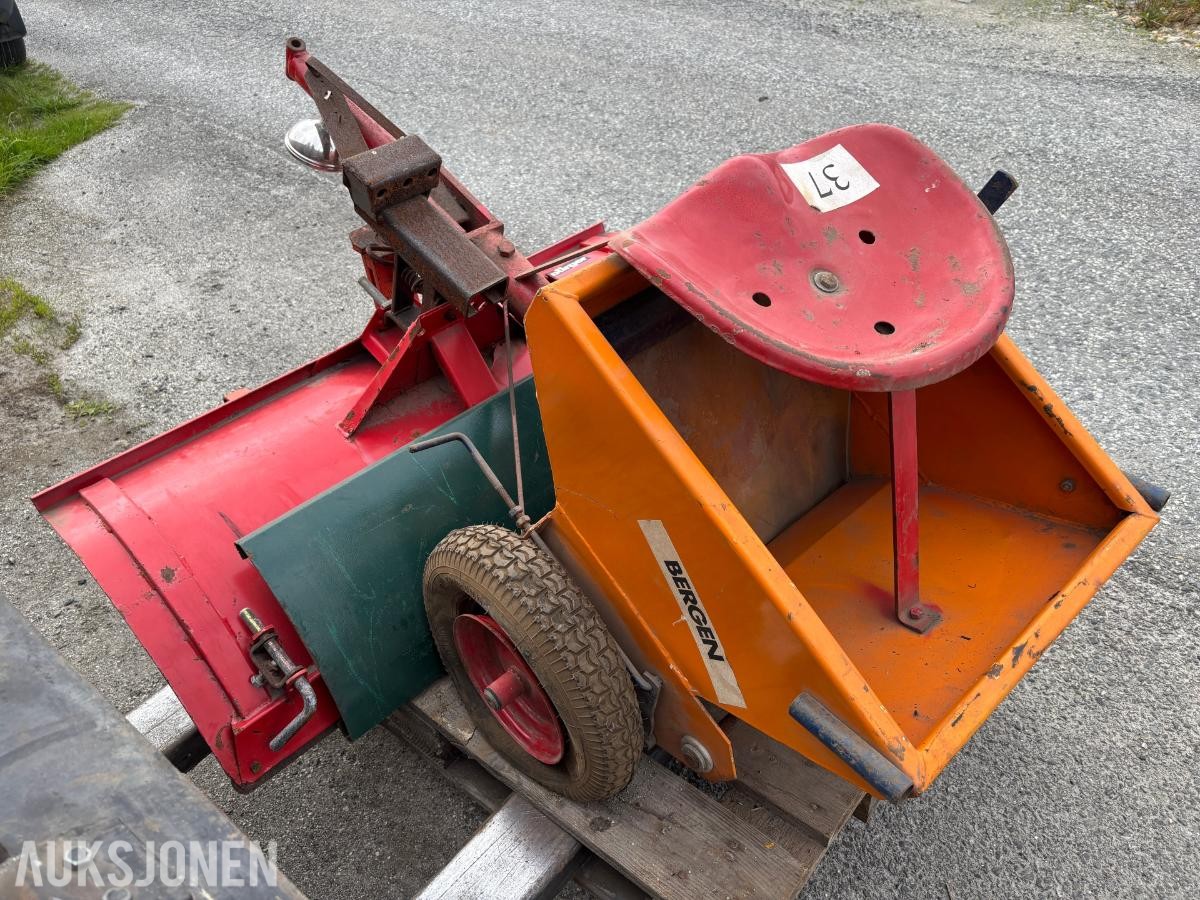 3 stk snøskjær og 1 stk sandspreder