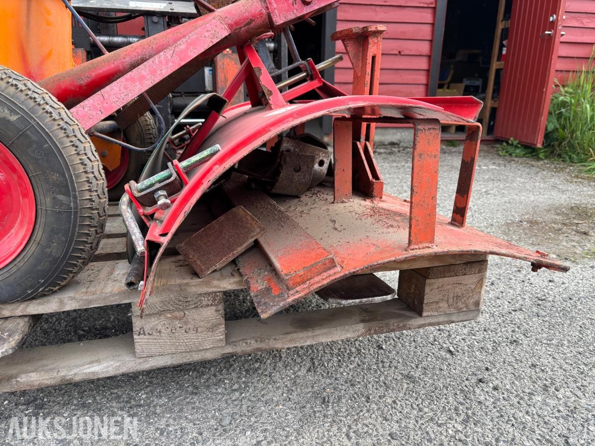 3 stk snøskjær og 1 stk sandspreder