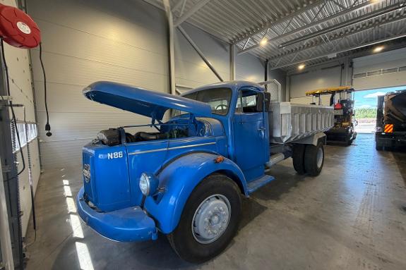 1968 Volvo N86 lastebil med tippflak - Diesel 6,7 liter 140 kW - Turbolader - Tvillinghjul bak - Trykkluftbremser - 49 957 km