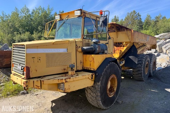 Volvo A25 C Dumper 6X6 17.120 timer m/ Hvite skilte