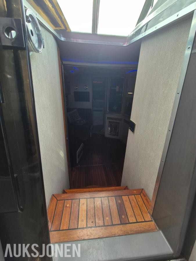 1990 Cruisers 3670 båt med 2 stk yanmar 370hk