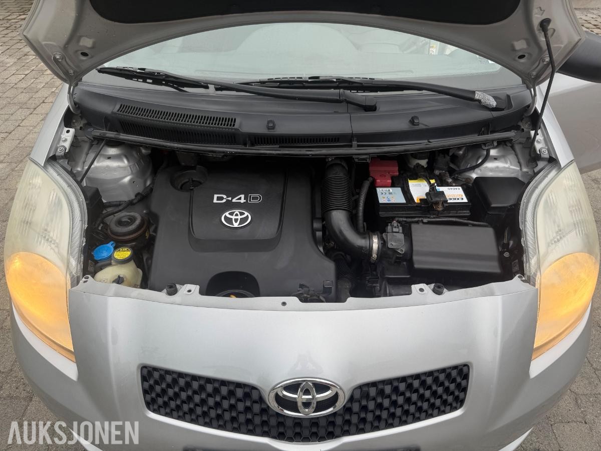 2006 Toyota Yaris 1.4 90hk diesel Reparasjonsobjekt Nokian Hakka piggfrie vinterdekk