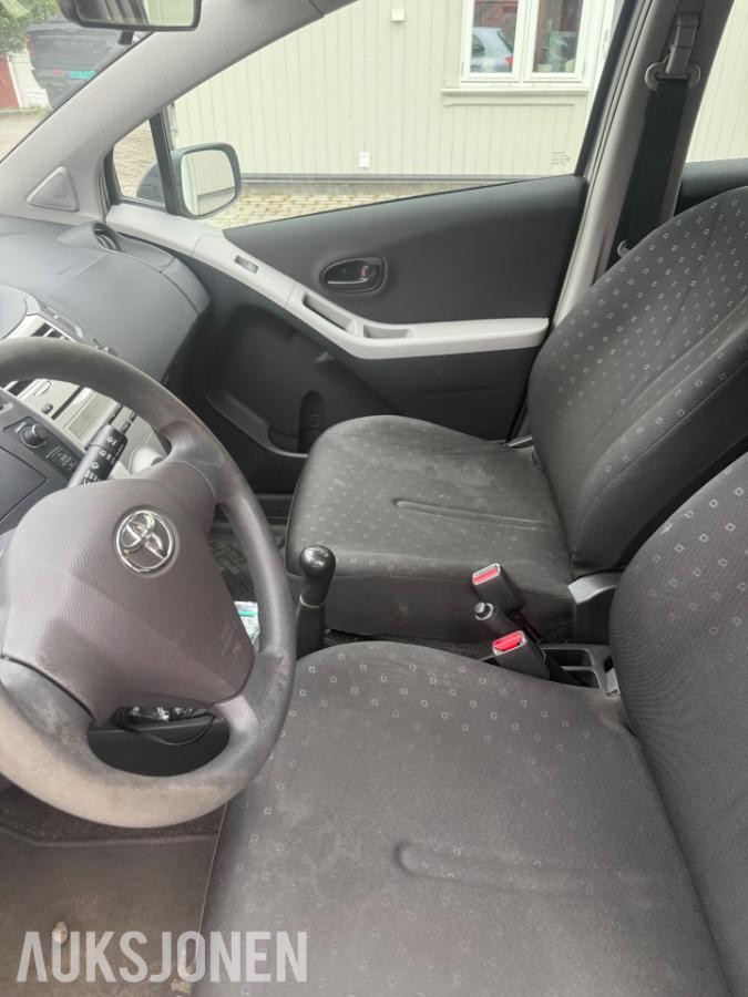 2006 Toyota Yaris 1.4 90hk diesel Reparasjonsobjekt Nokian Hakka piggfrie vinterdekk