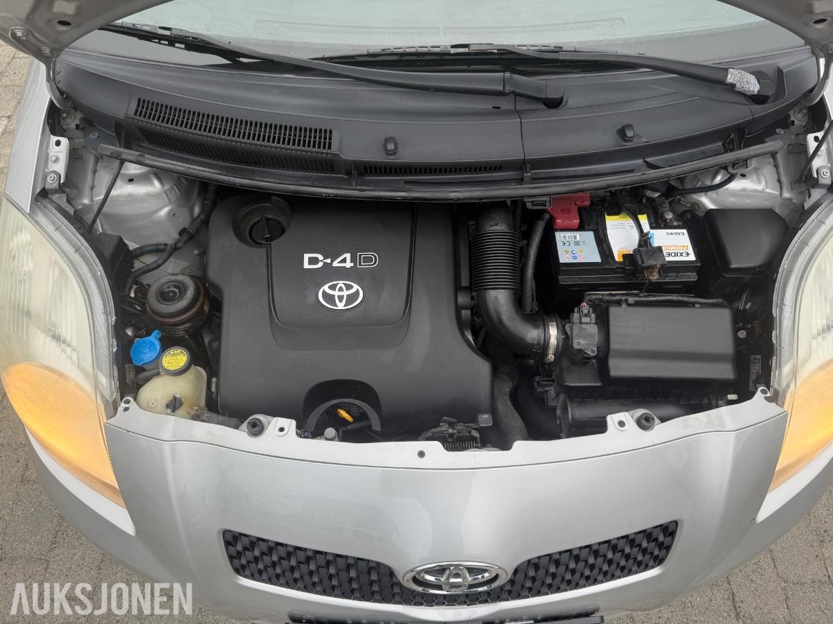 2006 Toyota Yaris 1.4 90hk diesel Reparasjonsobjekt Nokian Hakka piggfrie vinterdekk