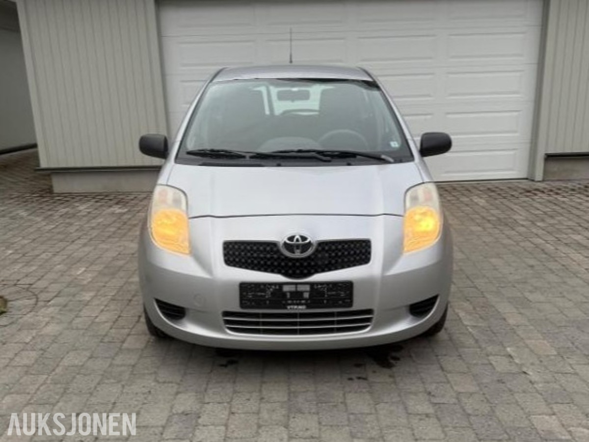 2006 Toyota Yaris 1.4 90hk diesel Reparasjonsobjekt Nokian Hakka piggfrie vinterdekk
