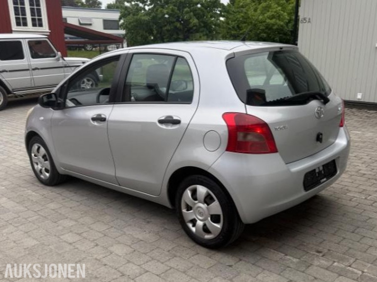 2006 Toyota Yaris 1.4 90hk diesel Reparasjonsobjekt Nokian Hakka piggfrie vinterdekk