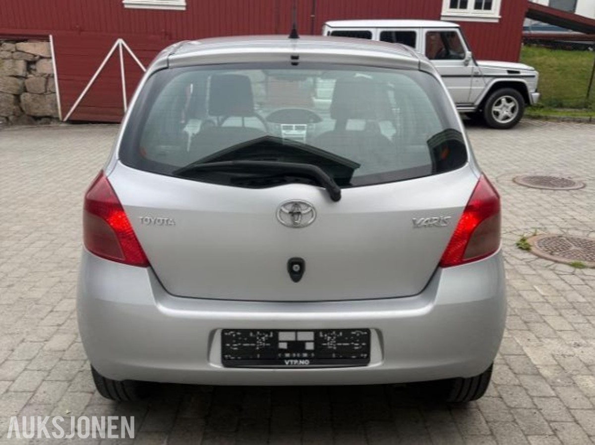 2006 Toyota Yaris 1.4 90hk diesel Reparasjonsobjekt Nokian Hakka piggfrie vinterdekk