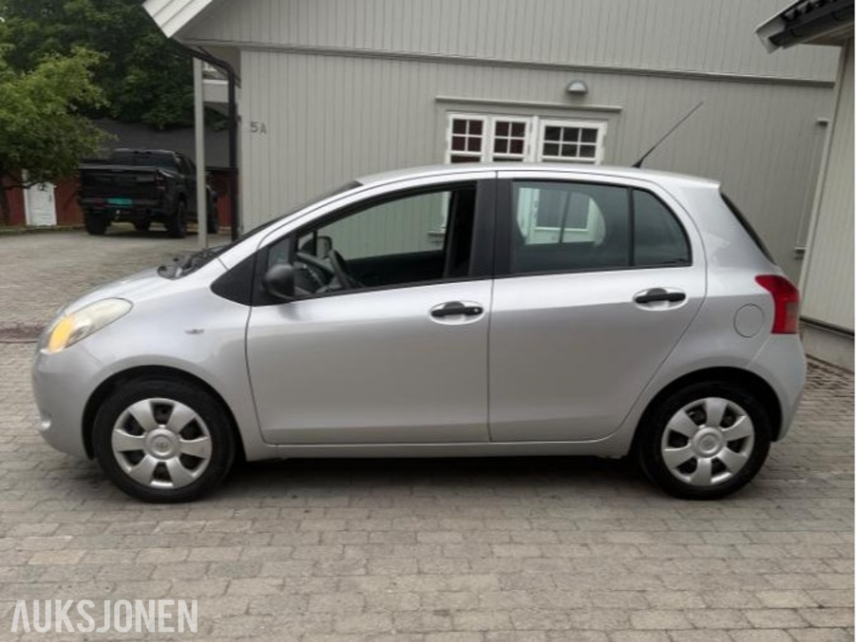 2006 Toyota Yaris 1.4 90hk diesel Reparasjonsobjekt Nokian Hakka piggfrie vinterdekk