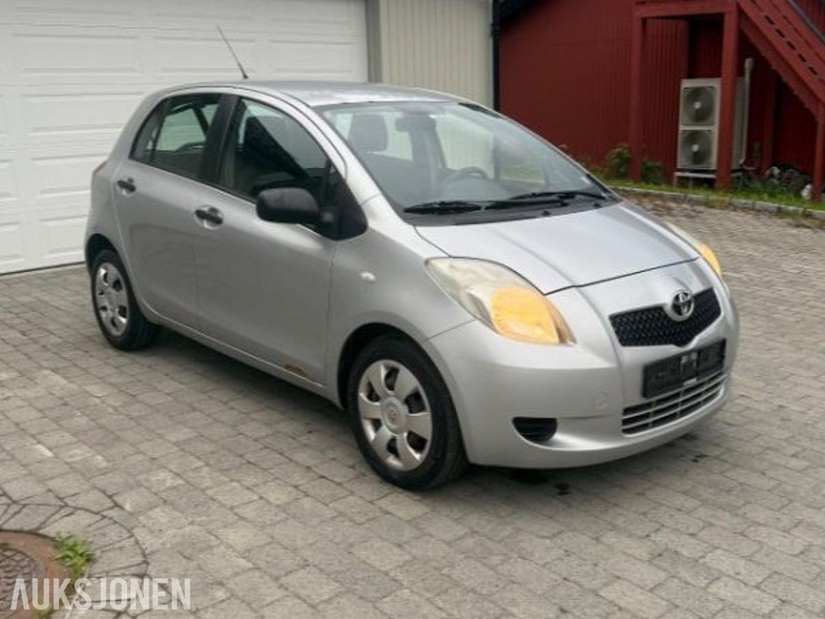 2006 Toyota Yaris 1.4 90hk diesel Reparasjonsobjekt Nokian Hakka piggfrie vinterdekk