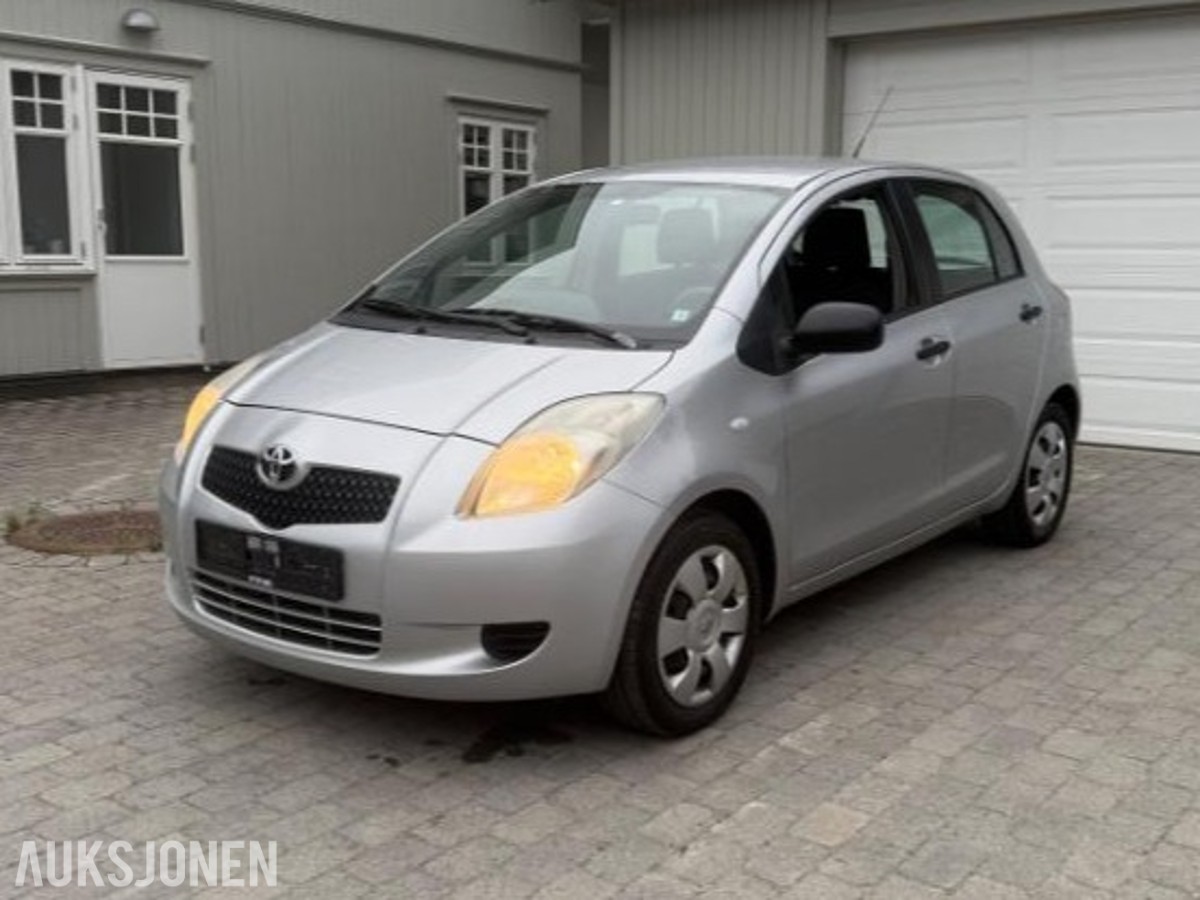 2006 Toyota Yaris 1.4 90hk diesel Reparasjonsobjekt Nokian Hakka piggfrie vinterdekk