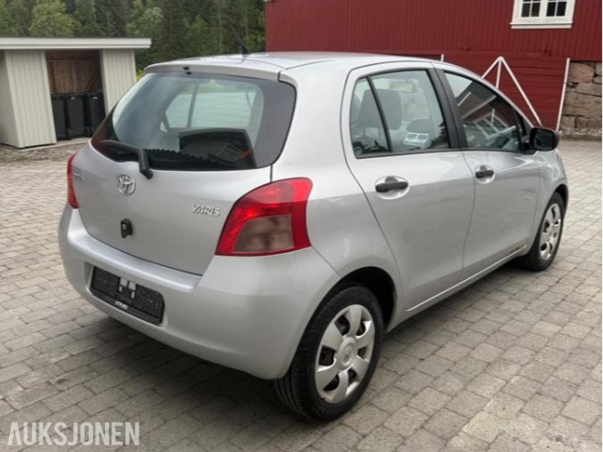 2006 Toyota Yaris 1.4 90hk diesel Reparasjonsobjekt Nokian Hakka piggfrie vinterdekk