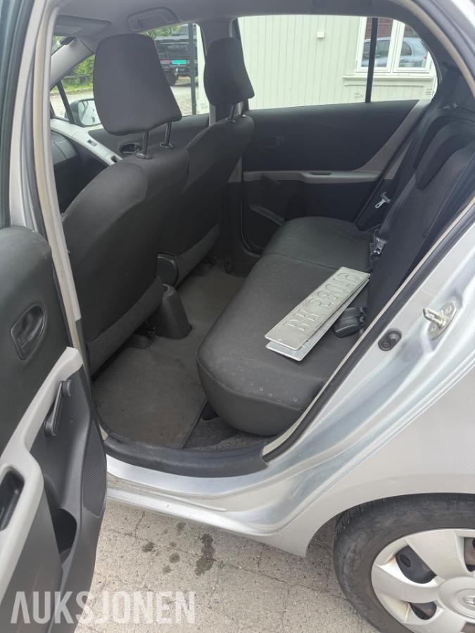 2006 Toyota Yaris 1.4 90hk diesel Reparasjonsobjekt Nokian Hakka piggfrie vinterdekk