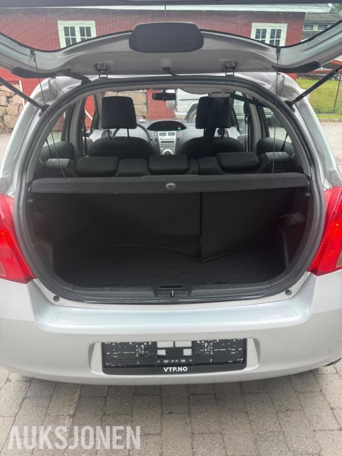 2006 Toyota Yaris 1.4 90hk diesel Reparasjonsobjekt Nokian Hakka piggfrie vinterdekk