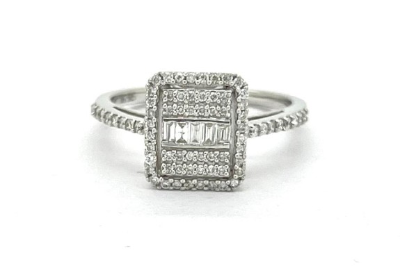 Diamantring med 0.30ct TW/VS diamanter. Norsk diamantsertifikat. Verdi 25.000,-