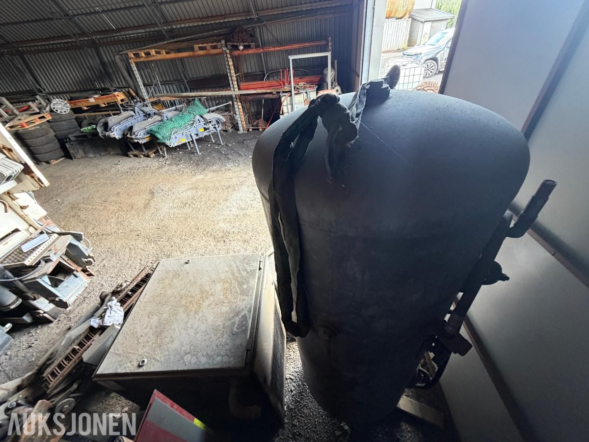 Tamrotor FS 15/8 skruekompressor m/1000 liters trykktank og kjøletørke