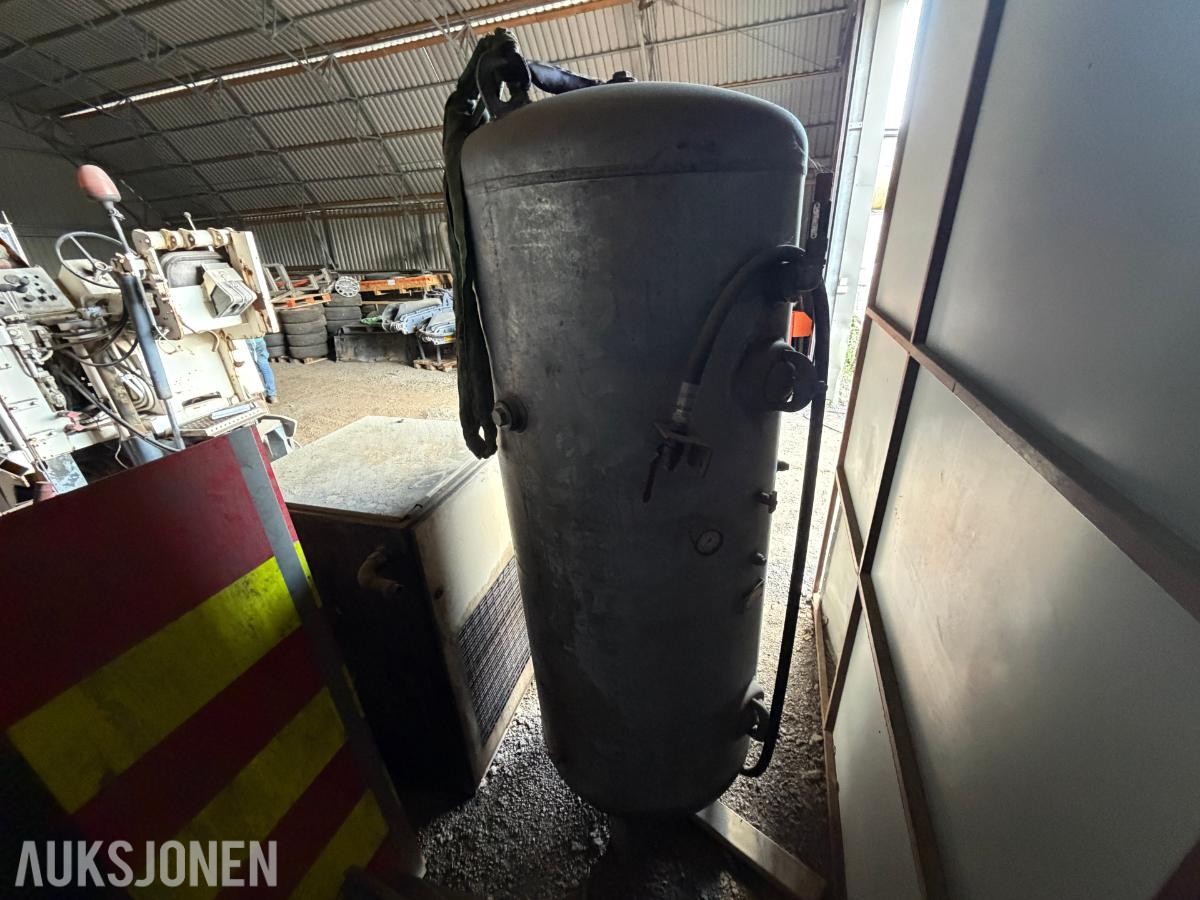 Tamrotor FS 15/8 skruekompressor m/1000 liters trykktank og kjøletørke