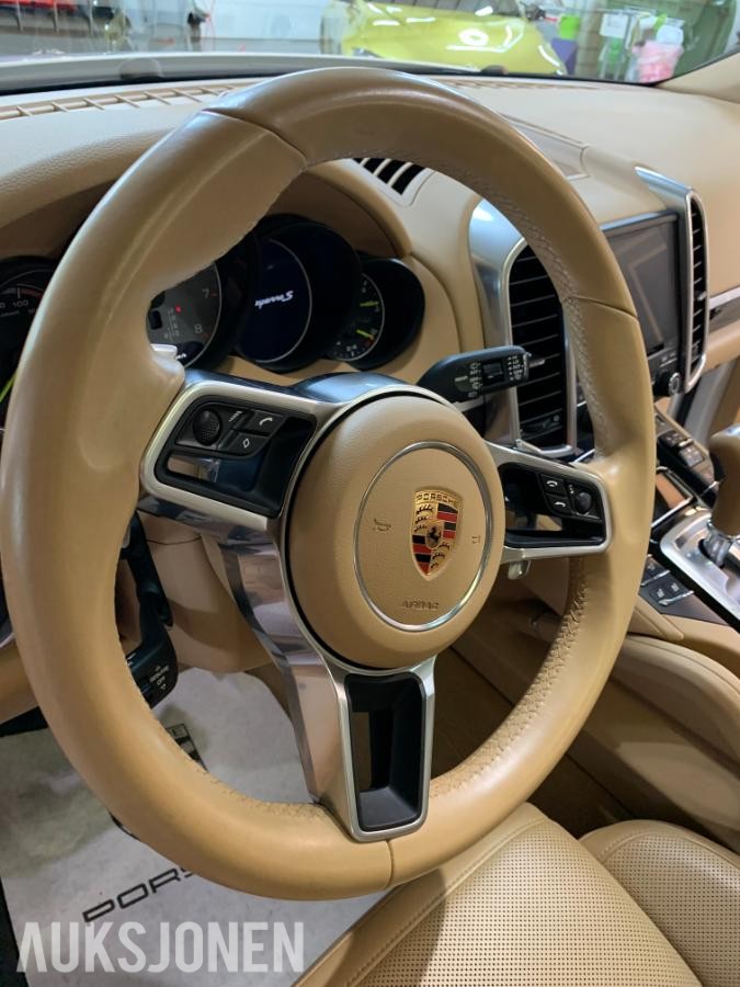 2018 Porsche CAYENNE 3.0-333 4, 140636km
