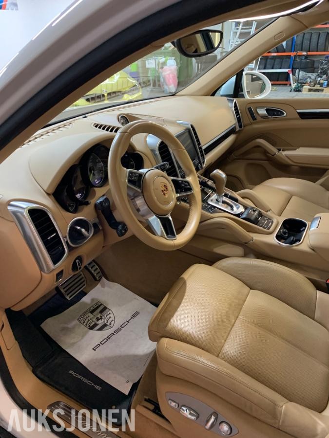 2018 Porsche CAYENNE 3.0-333 4, 140636km